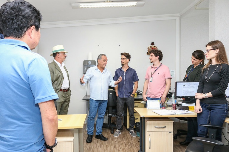 Luiz Rossini visita os departamentos da Câmara para estreitar a relação entre a nova Mesa Diretora e os funcionários da Casa