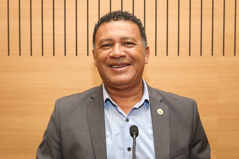 Permínio Monteiro protocola Projeto de Lei para implantação do Programa Farmácia Veterinária Solidária