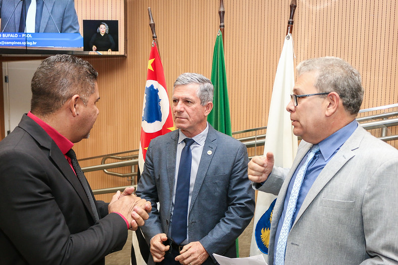Câmara de Campinas entrega Diploma de Mérito Esportivo a personalidades que trabalharam pelo esporte e a agremiação esportiva