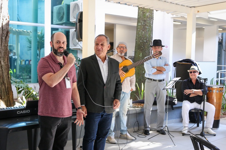 Câmara Integrada reúne aniversariantes do mês de junho em ritmo de MPB