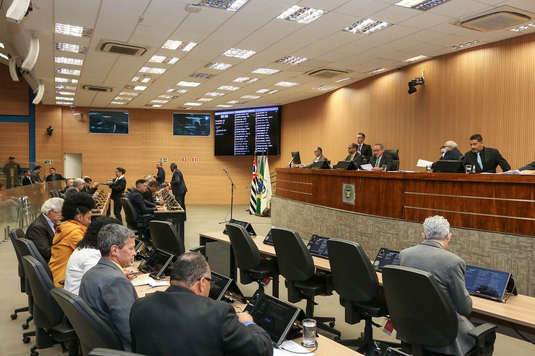 Em Reuniões Extraordinárias, vereadores aprovam reajuste de 4,52% a servidores e obrigatoriedade de estabelecimentos em locais de risco alertarem sobre febre maculosa