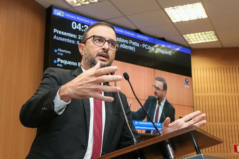Gustavo Petta apresenta projeto que cria Rota da Diversidade, destacando estabelecimentos ligados direta ou indiretamente à causa LGBTQIA+