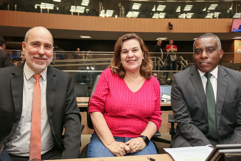 Major Jaime, Paulo Gaspar e Debora Palermo protocolam Projeto de Lei para criação do Programa ‘Não Se Cale’ para segurança de mulheres em locais de lazer