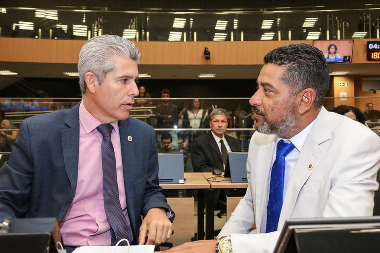 Na última Reunião Ordinária antes do Recesso Legislativo, Câmara vota – em definitivo -  proibição de cortes de luz e água no período entre meio-dia de sexta-feira e 8 horas da segunda seguinte
