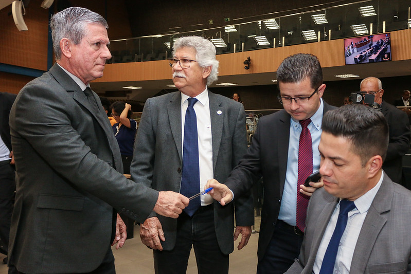 Vereadores aprovam, em votação inicial, Projeto de Lei que determina que pais ou responsáveis deverão reparar danos materiais causados por filhos a escolas municipais, professores, servidores e colegas