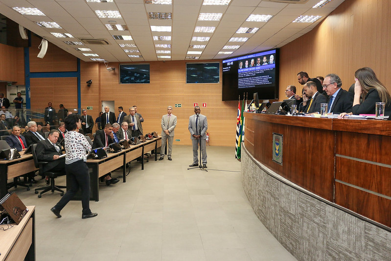 Câmara aprova, em 1ª análise, plano de medicamentos para servidores do Executivo; relatório de CPI é rejeitado em Plenário e arquivado
