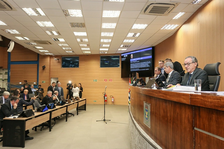 Câmara vota, em análise final, plano de medicamentos para servidores do Executivo