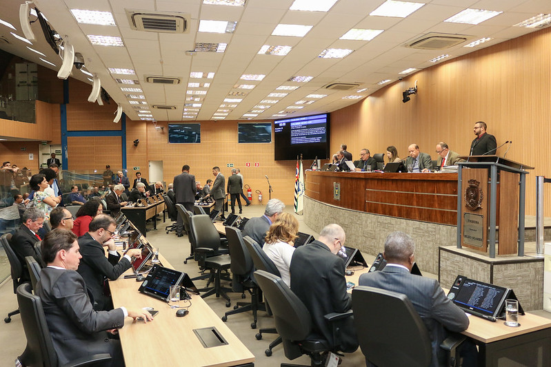 Câmara vota, em análise inicial, Projeto de Lei que dispensa exigência de alvará para atividades econômicas de baixo risco  