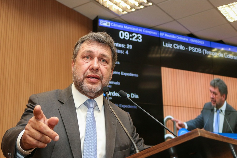 Luiz Cirilo protocola moção de apelo por concurso público para contratação de diretores escolares na Rede Estadual