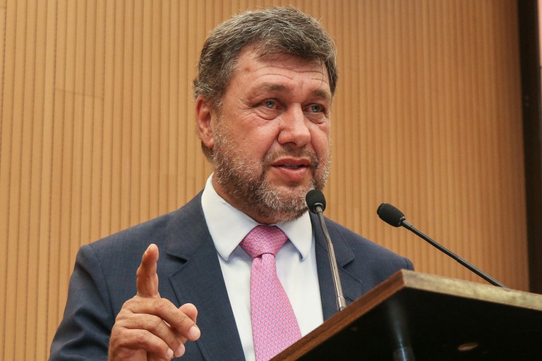 Luiz Cirilo protocola moção de protesto contra projeto de lei que aumenta as custas judiciais