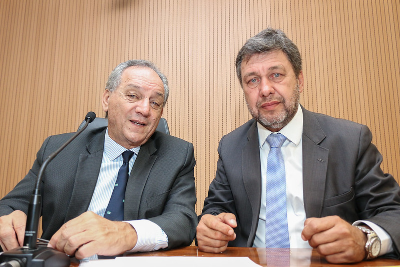 Luiz Rossini e Luiz Cirilo entregam Diploma de Mérito Gastronômico