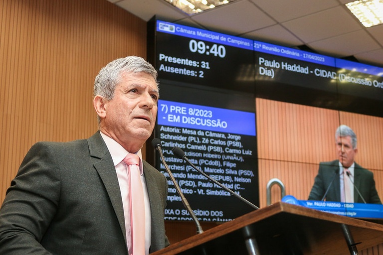 Paulo Haddad entrega Diploma de Mérito Literário à seção Campinas da União Brasileira de Trovadores