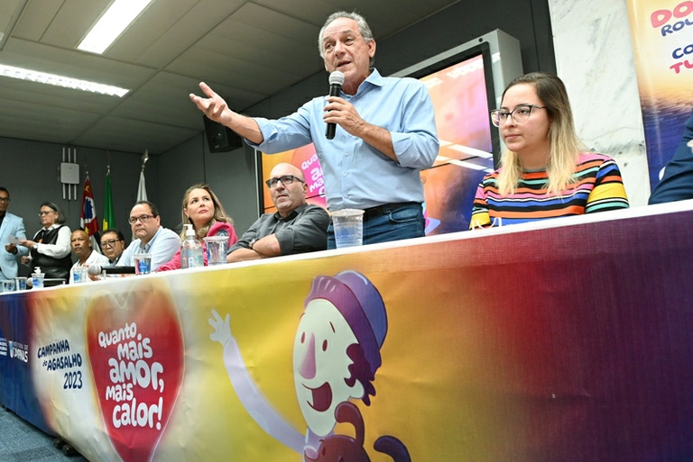Quanto mais amor, mais calor! Câmara integra Campanha do Agasalho 2023: doações já podem ser entregues na entrada principal do prédio do Legislativo