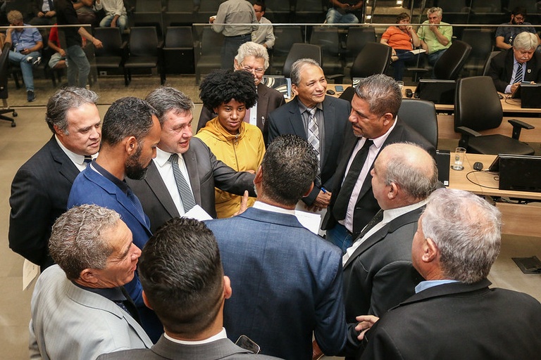 Câmara analisa, em primeira votação, projeto que inclui escolas na lei que possibilita doação de reutilização de gêneros alimentícios e sobras de alimentos a entidades