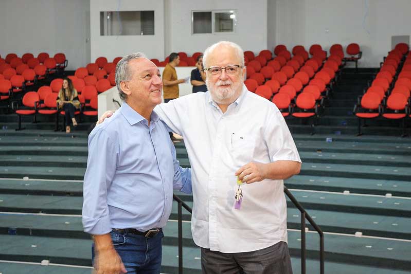 Câmara devolve oficialmente as chaves do Teatro Bento Quirino à Prefeitura; prédio se tornou parte da história do Legislativo