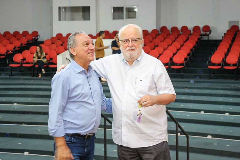 Câmara devolve oficialmente as chaves do Teatro Bento Quirino à Prefeitura; prédio se tornou parte da história do Legislativo