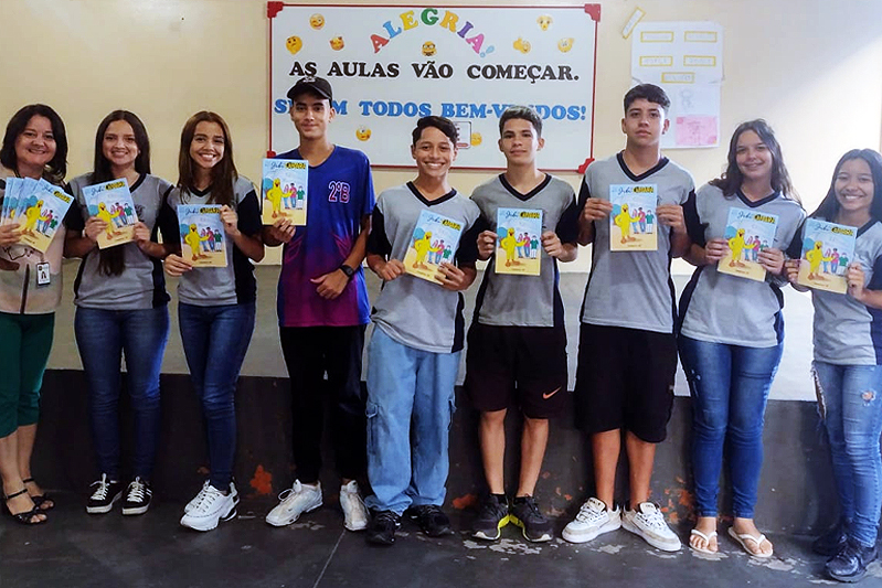 Câmara na Escola leva informação sobre política e cidadania a estudantes; gibi educacional apresenta de maneira lúdica os conceitos do Poder Legislativo