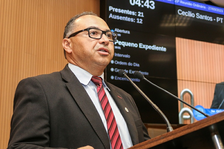 Cecílio Santos preside primeira parte da sessão: tema será atuação de conselheiros locais de saúde 