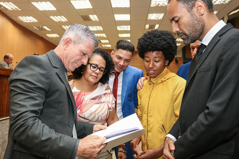 Vereadores votam nesta segunda-feira (6), em definitivo, projeto que determina três minutos como tempo máximo de espera para atendimento nos call centers das empresas públicas municipais