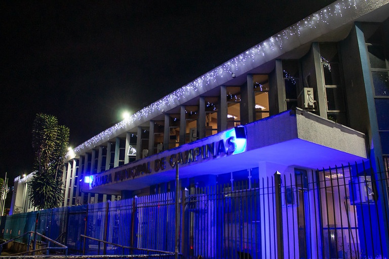 Espírito de Natal: pela primeira vez na história, Câmara é decorada com luzes para as festividades do final do ano