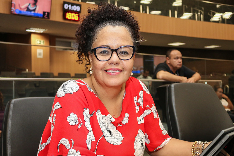 Guida Calixto entrega Medalha Dorcelina de Oliveira Folador a líder sindical que integra Conselho Municipal das Mulheres