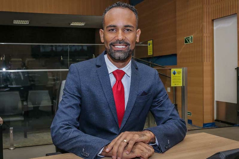 Higor Diego homenageia Igrejas Batistas e Instituto voltados a ações sociais