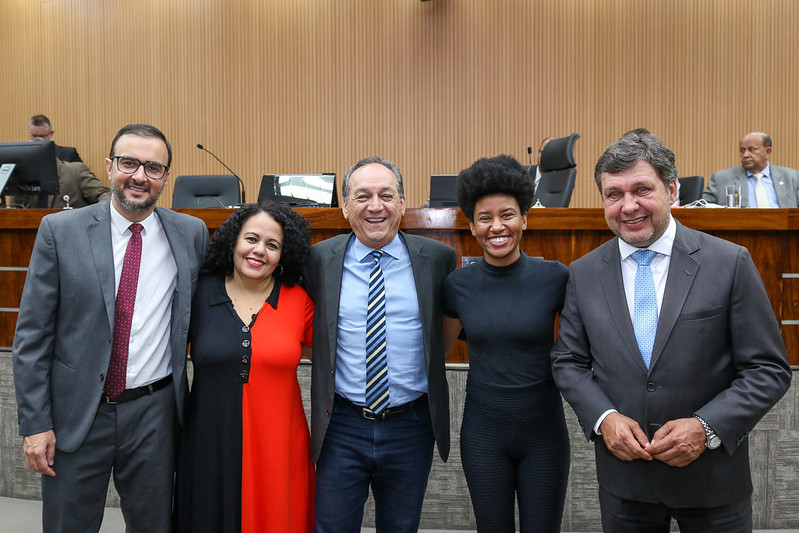 Em celebração ao Dia do Professor, Câmara entrega Diploma de Mérito Educacional ‘Prof. Darcy Ribeiro’ a profissionais de destaque na docência
