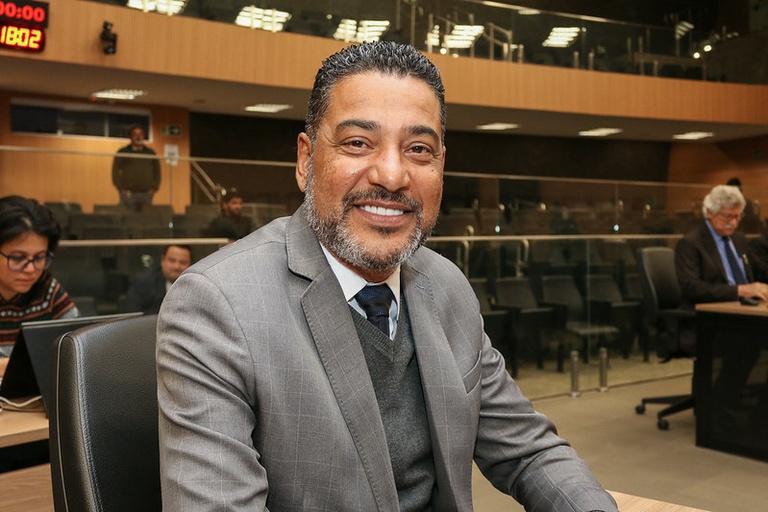 Por iniciativa de Carlinhos Camelô, Câmara promove palestra sobre ‘famílias atípicas’