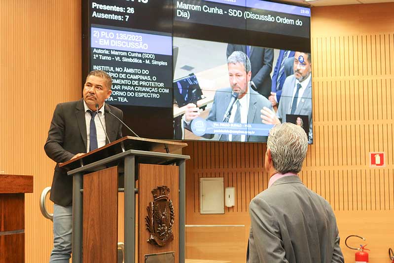 Em 1ª análise, Câmara aprova Política de Atenção à Pessoa com Parkinson e fornecimento gratuito de protetor auricular a crianças com Transtorno Autista