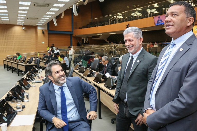 Câmara vota, em primeira análise, dois Projetos de Lei que valorizam a causa autista e um outro que cria cadastro municipal para adoção animal
