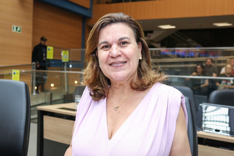Debora Palermo homenageia ex-vereador que participou da criação do Procon em Campinas com título de Cidadão Emérito
