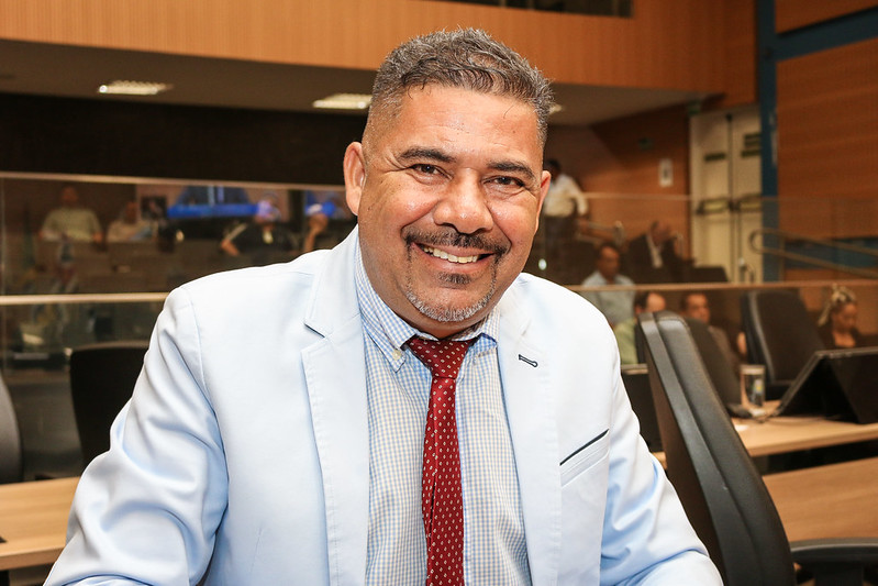 Marrom Cunha entrega o Título de Cidadã Emérita a psicopedagoga que presta serviços voluntários em Campinas