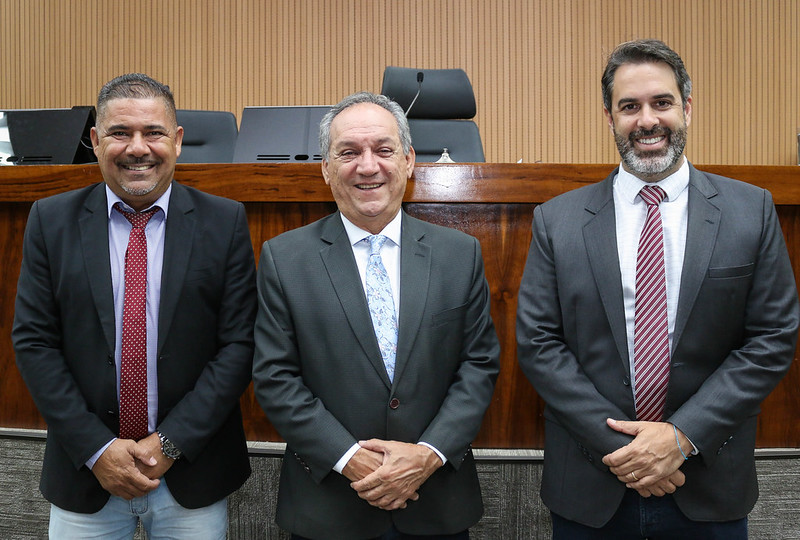 Mesa da Câmara, por meio de Luiz Rossini, e Nelson Hossri e Marrom Cunha prestam homenagem ao Guarani, no dia do aniversário dos 113 anos do clube