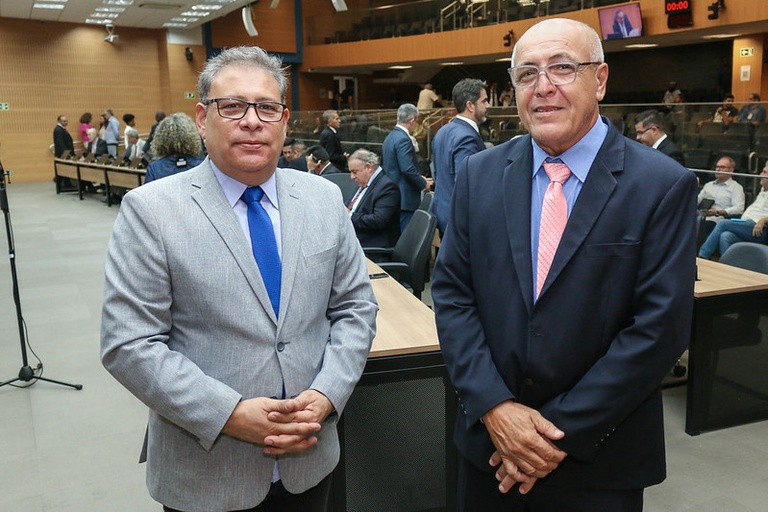 Rubens Gás e Carmo Luiz protocolam Projeto de Lei que institui em Campinas o ‘Disque Pichação’, para receber denúncias contra este tipo de vandalismo