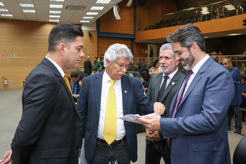 Vereadores aprovam, em definitivo, criação do programa de orientação sobre malefícios de músicas polêmicas nas escolas