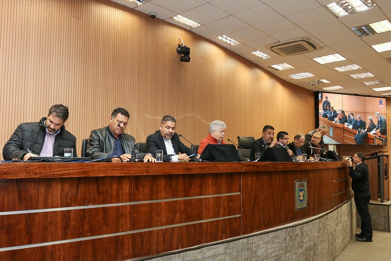 Comissão de Finanças analisa pareceres a seis Projetos de Lei, entre os quais o que autoriza permanência de pets em restaurantes