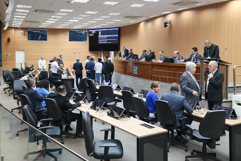 Vereadores aprovam, em votação final, Projeto de Lei que autoriza instalação de pontos para recarga de veículos elétricos em locais públicos