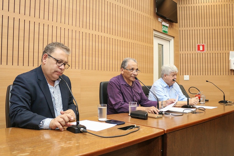 Comissão de Administração Pública vota pareceres sobre três Projetos de Lei; entre eles o que cria a Política de Transparência da Habitação Popular