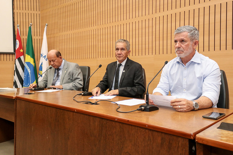 Comissão de Honraria analisa pareceres de 24 Projetos