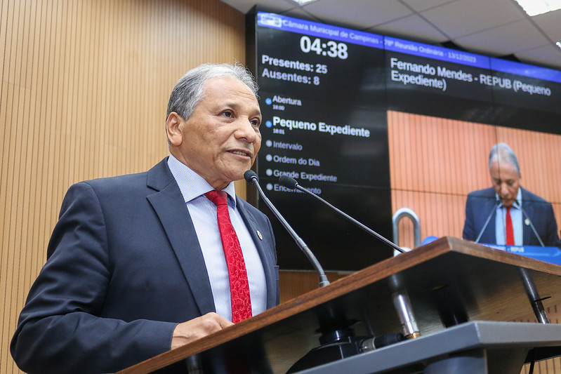 Fernando Mendes homenageia pastora voltada a causas sociais