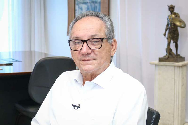 Luiz Rossini homenageia instituição Sukyo Mahikari com Medalha Arautos da Paz