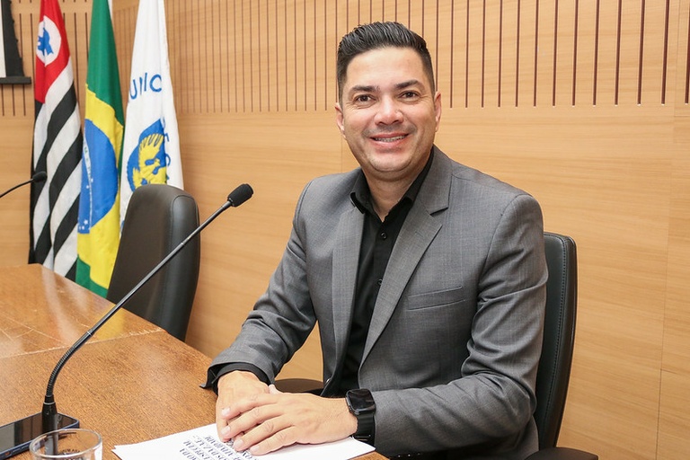 Otto Alejandro solicita instalação de ar-condicionado no Hospital Ouro Verde