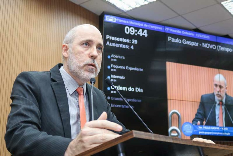 Paulo Gaspar protocola requerimento para criação de Comissão Especial de Estudos da Limpeza Urbana do Município