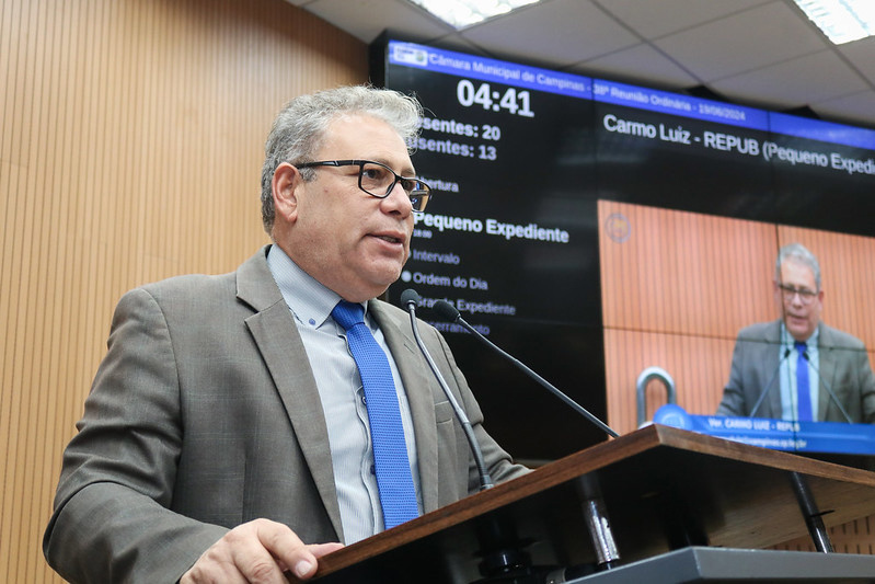 Carmo Luiz entrega diplomas 'Ana Nery' e de 'Dr. Zeferino Vaz' a profissionais da Saúde