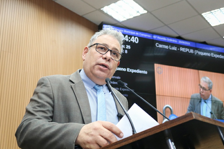 Carmo Luiz entrega medalha Carlos Gomes a quatro músicos e medalha Arautos da Paz a três pastores