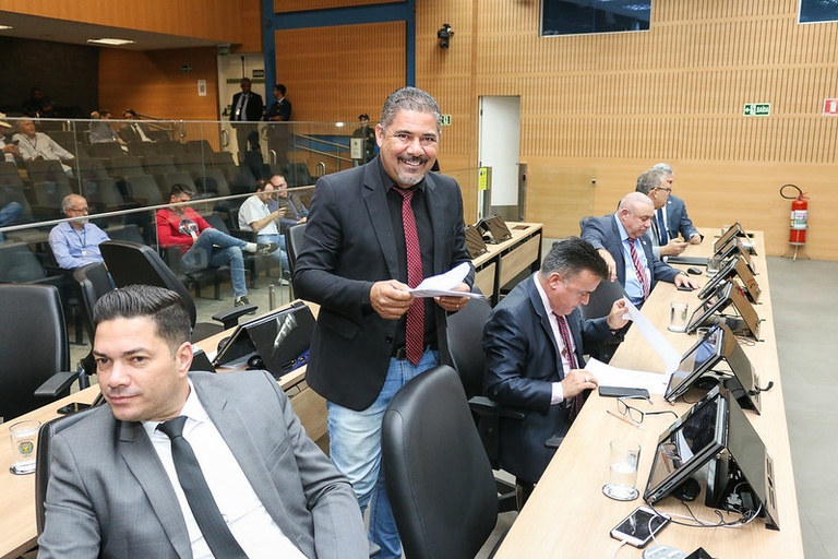 Em análise inicial, vereadores aprovam adoção de tecnologia assistiva nas escolas municipais para alunos com Transtorno do Espectro Autista
