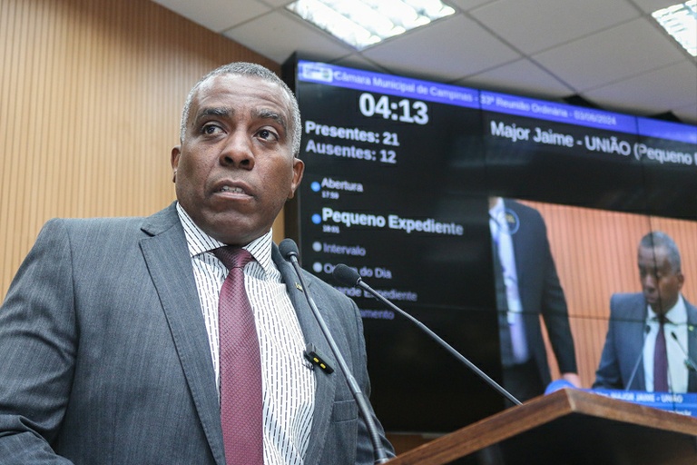 Major Jaime entrega título de Cidadão Campineiro a José Carlos Fernandes da Silva  , delegado do Deinter-2