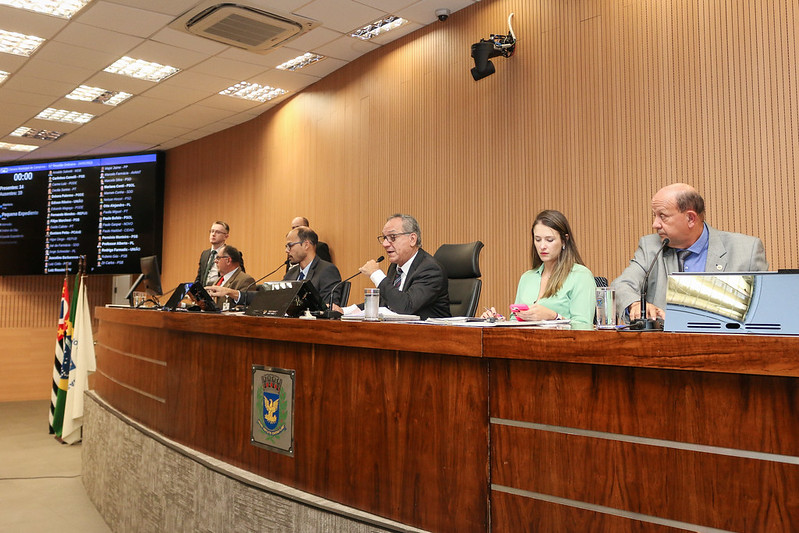 Mesa da Câmara homenageia Bar Candreva com Diploma de Mérito Gastronômico