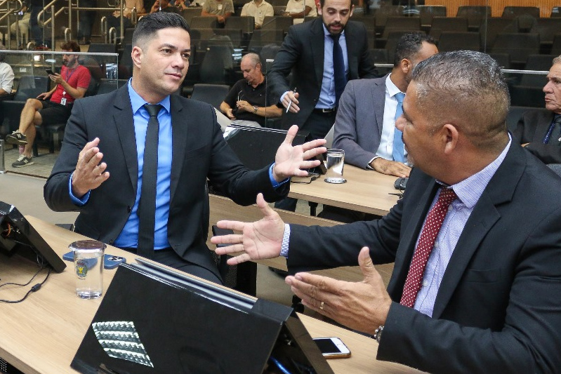 Otto Alejandro e Marrom Cunha demandam, à prefeitura, recapeamento da via que liga os distritos do Ouro Verde e Campo Grande