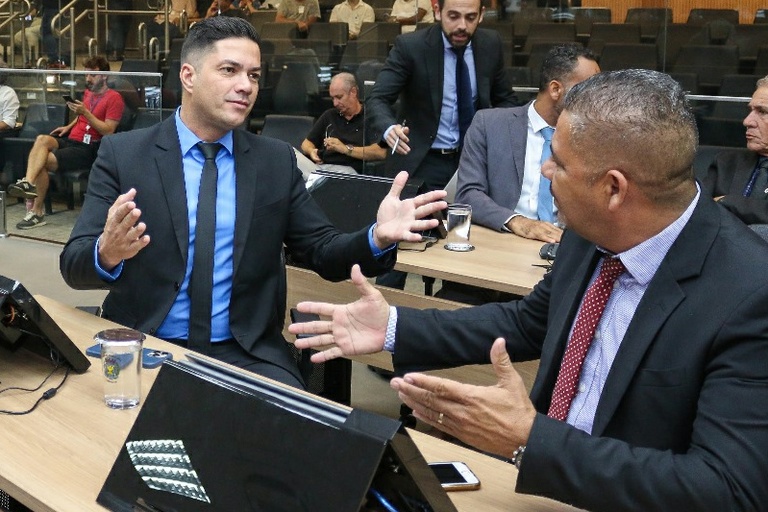 Otto Alejandro e Marrom Cunha demandam, à prefeitura, recapeamento da via que liga os distritos do Ouro Verde e Campo Grande